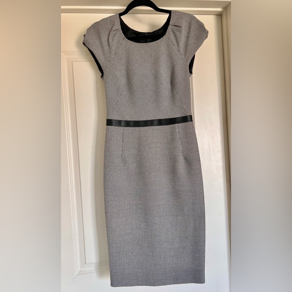Karen Millen Houndstooth Dress. Black leather belt detail. Back zip closure.